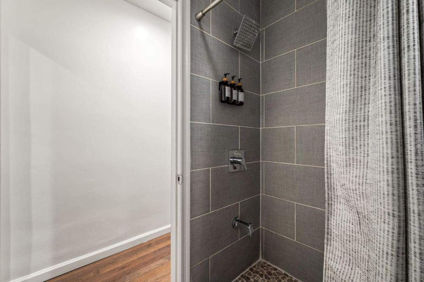 New 1-bd In Prime Philly Location With King Bed Apartment *